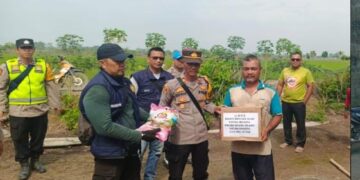 Respon Cepat Polsek Muara Telang Berikan Bantuan Kepada Korban Angin Puting Beliung