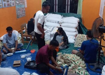 Sinergi Desa Dan BUMN, Warga Terima Gula Hasil Panen Kebun Desa