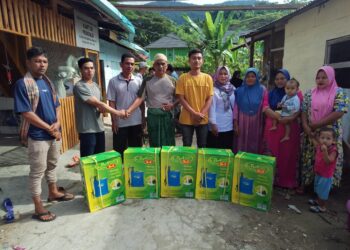 Pemerintahan Kampung Buntul Musara Bagikan Alat Pertanian Kepada 199 KK