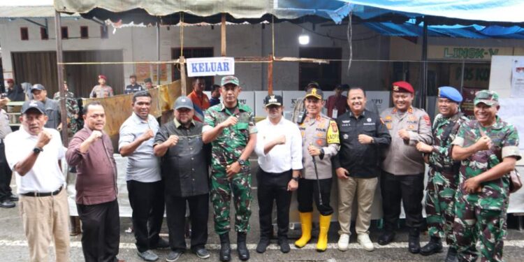 Kapolres Aceh Tenggara Dan Forkopimda Tinjau TPS Untuk Pastikan Pilkada Damai