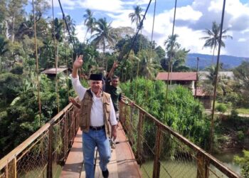 Tinjau Jembatan Gantung Merandeh Paya, Shabela : Siap Bangun Jembatan Permanen