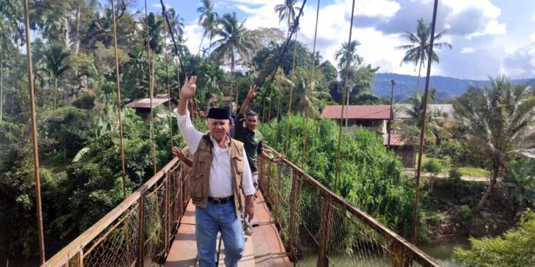 Tinjau Jembatan Gantung Merandeh Paya, Shabela : Siap Bangun Jembatan Permanen