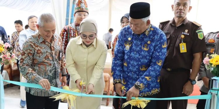 Ketua DPRK Fitriana Mugie Hadiri Peresmian Kantor Baru PT Bank BSI KCP Takengon