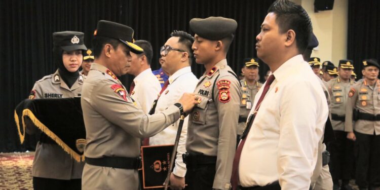 Kapolda Andi Rian R Djajadi Pimpin Apel Pagi dan Pemberian Penghargaan Kepada Personel Polda Sumsel