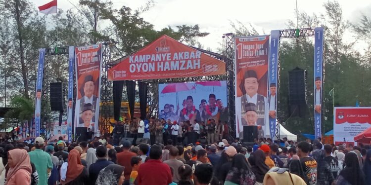 Anggota DPRA Dan Tomas Jadi Jurkam Oyon -Hamzah Di Alun-Alun Kota Singkil