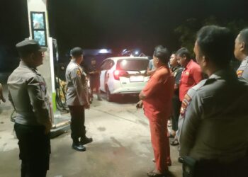 Cegah Penyalahgunaan Jelang Pilkada, Polsek Pangean Tertibkan Antrian Pengisian BBM Di SPBU Sako