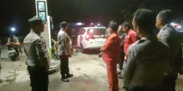 Cegah Penyalahgunaan Jelang Pilkada, Polsek Pangean Tertibkan Antrian Pengisian BBM Di SPBU Sako