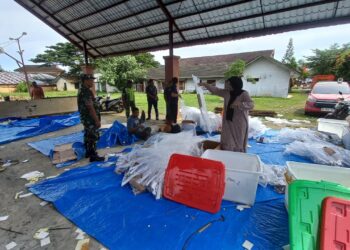 Babinsa Koramil 04/Peureulak Kota Lakukan Peninjauan Gudang Logistik Pilkada, Pastikan Keamanan dan Kesiapan Distribusi