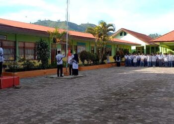 MAN 1 Aceh Tengah Melaksanakan Upacara Memperingati Hari Guru Nasional Ke 79
