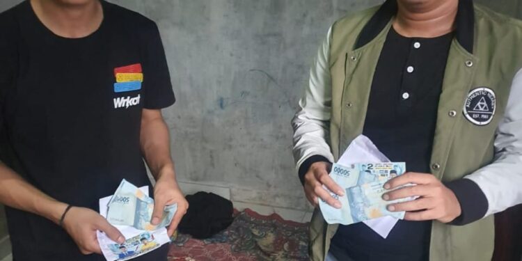 Viral…! Warga Tangkap Diduga Pelaku Money Politik Paslon 02 Di Asam Peutek Kota Langsa