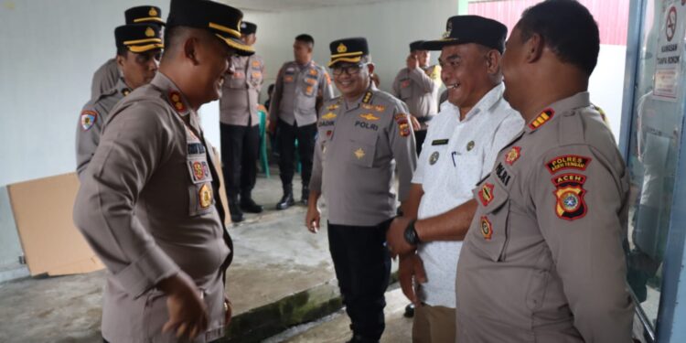 Pamatwil Polda Aceh Dan Kapolres Tinjau Rapat Pleno Rekapitulasi Di Beberapa PPK Kabupaten Aceh Tengah
