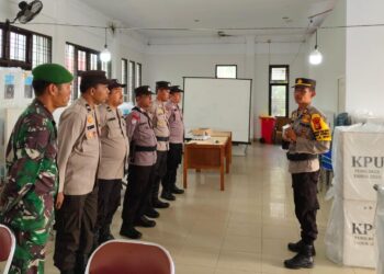 Polsek Tambang Terjunkan Personil Pengamanan Pleno Pilkada 2024 Di PPK 