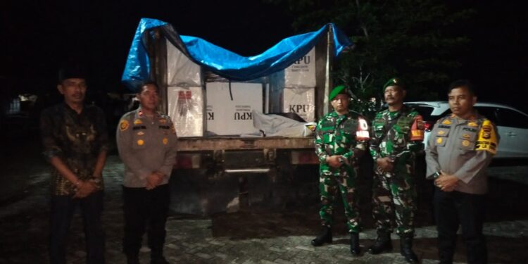 Kawal Ketat! Polres Kampar Antar Kotak Suara Pilkada Menuju KPU Kampar