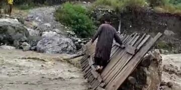 Jembatan Akses Utama Menuju Pasir Putih Jagong Jeget Putus Total