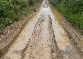 Akibat Jalan Rusak, Guru Yang Bertugas Di Desa Pedalaman Jarang Masuk Mengajar
