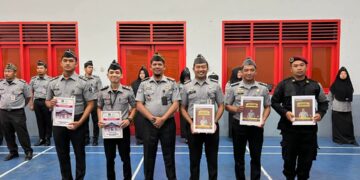 Penyematan Pangkat Satu Tingkat Dan Penyerahan Reward Kepada Pegawai Rutan Takengon