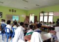 Kanit Binmas Polsek Tambang Sosialisasi Bahaya Narkoba Di SMPN Satap Perambahan