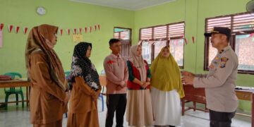 Saring Berita Hoax Jaga Harkamtibmas Kanit Binmas Polsek Tambang Sambangi Warga 