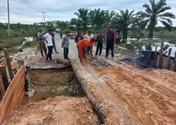 Jalan Putus Akibat Banjir, Kembali Normal Berkat Kerja Keras BPBD Dan Gotong Royong Masyarakat