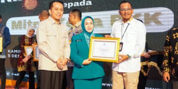 Kadis Kominfo Sumut Terima Penghargaan Sebagai Mitra Kerja PKK