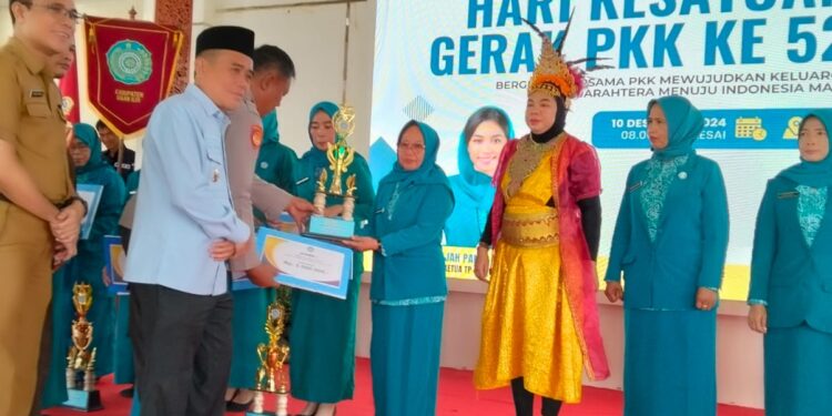 Peringati Hari Kesatuan Gerak PKK Dan Hari Ibu, TP PKK Desa Rengas I Ukir Prestasi