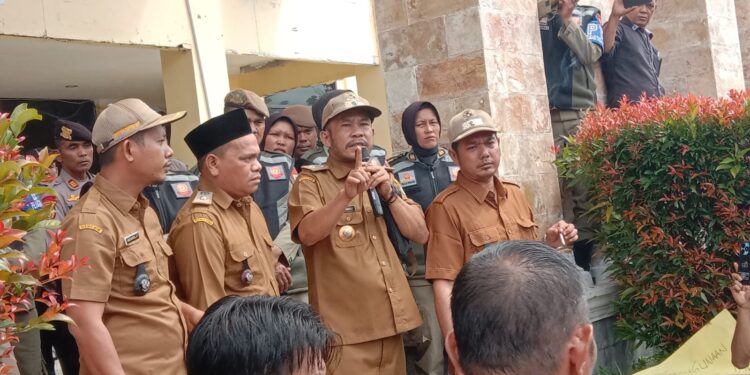 Kota Subulussalam Sedang Berduka, Demo Kepala Desa Honor Belum Dibayar 7 Bulan
