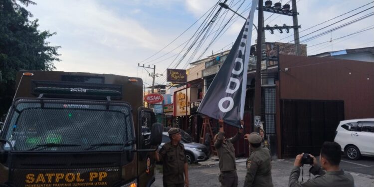 Pj Gubernur Sumut Fatoni, Pimpin Langsung Penertiban Baliho Tidak Berizin