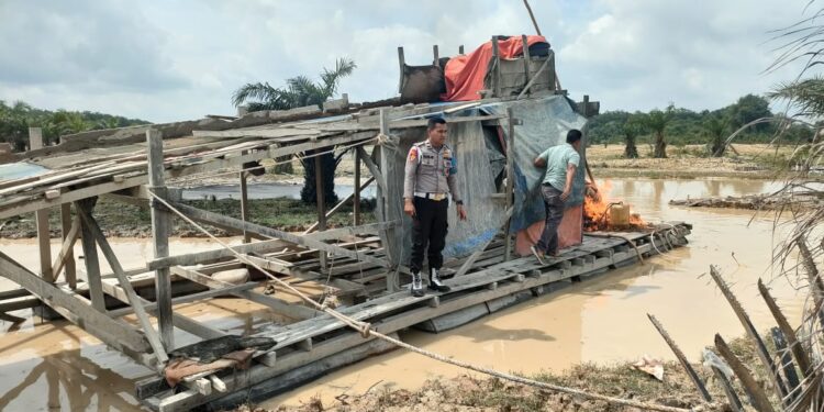 Polsek Benai Tertibkan Aktivitas Penambangan Emas Tanpa Izin Di Desa Gunung Kesiangan