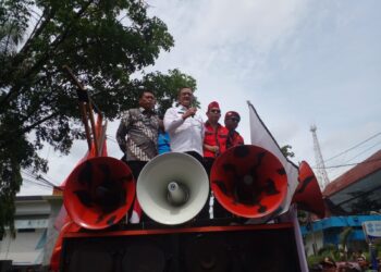 Ratusan Pekerja Dan Buruh Demo Di Kantor Gubernur Sumsel