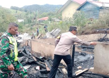 Polsek Linge Dan Koramil 05 isaq Terjun Ke Lokasi Kebakaran Rumah Di Gemboyah