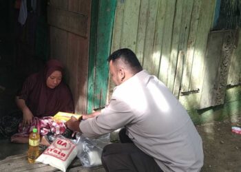 Bripka Wawan Asroy Harahap, Bhabinkamtibmas Berbagi Kebahagiaan Dalam “Jumat Berkah”