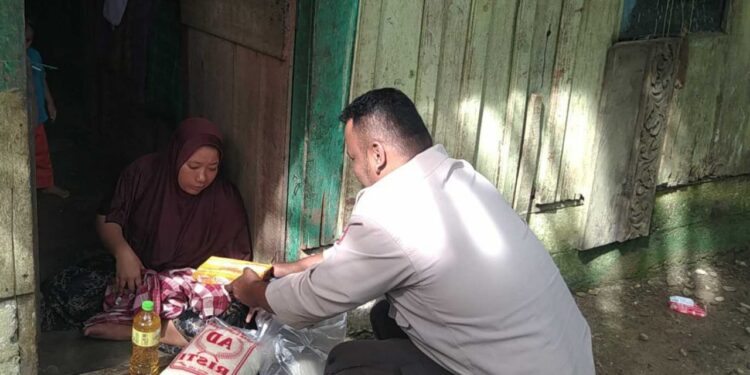 Bripka Wawan Asroy Harahap, Bhabinkamtibmas Berbagi Kebahagiaan Dalam “Jumat Berkah”