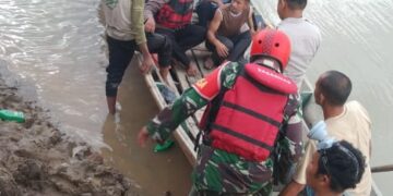 Polsek Babul Makmur Lakukan Pencarian Korban Robin Terbalik Di Sungai Kali Alas 