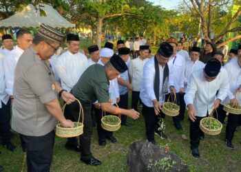 Refleksi 20 Tahun Tsunami, Kapolda Aceh Bersama Forkopimda Ziarah Di Kuburan Massal
