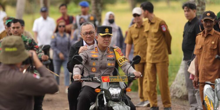Kapolres Banyuasin Amankan Panen Raya Menko Pangan RI Zulkifli Hasan Di Tanjung Lago