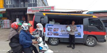 Jumat Berkah, Polres Bener Meriah Bagikan Nasi Kotak Kepada Masyarakat