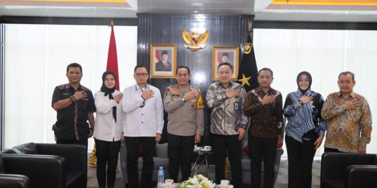 Kakanwil Kemenkum Sumsel Melakukan audiensi Dengan Kapolda Sumsel Andi Rian R Djajadi