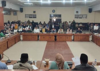 Tolak Paruh Waktu, Puluhan Tenaga Honorer Audensi Dengan DPRK Aceh Tengah