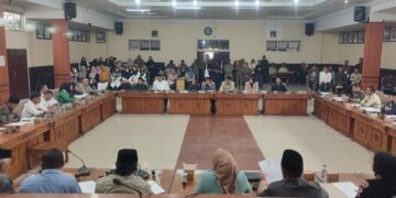 Tolak Paruh Waktu, Puluhan Tenaga Honorer Audensi Dengan DPRK Aceh Tengah