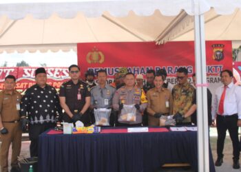 Pasi Ops Kodim Hadiri Kegiatan Pemberian Penghargaan Dan Pemusnahan Barang Bukti Polres Siak 