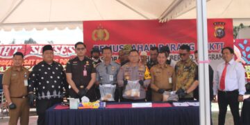 Pasi Ops Kodim Hadiri Kegiatan Pemberian Penghargaan Dan Pemusnahan Barang Bukti Polres Siak 