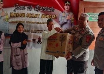 Jum’at Berkah, Polres Banyuasin Berikan Makanan Bergizi Kepada Santri Rumah Tahfiz Jumhuriyah