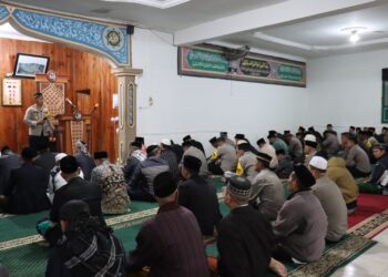 Safari Subuh Di Masjid Jami Al Jihad, Kapolres : Jaga Kamtibmas Dan Peduli Terhadap Anak