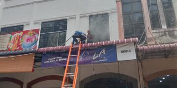 Ruko Lantai Dua Nyaris Habis Dilalap Sijago Merah 