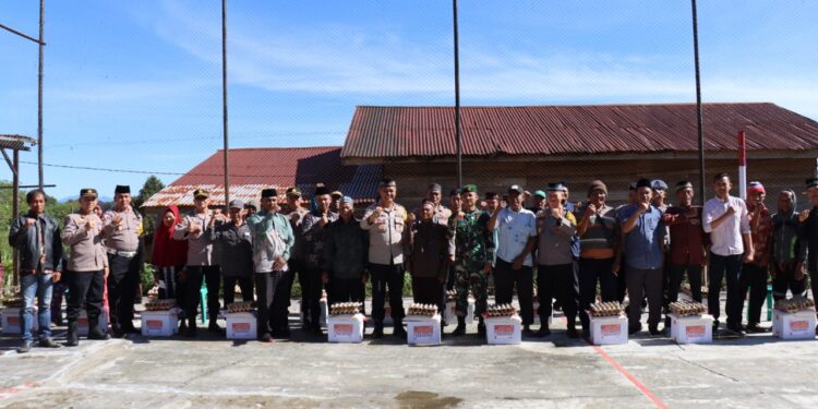 Jumat Berkah, Kapolres Aceh Tengah Salurkan 20 Paket Sembako Kepada Warga Paya Dedep