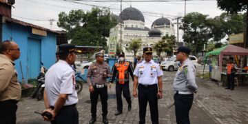 Tim PLAJ Gelar Penertiban Bersama Atasi Macet Dan Larang Naik Turun Penumpang Di Loket Bus