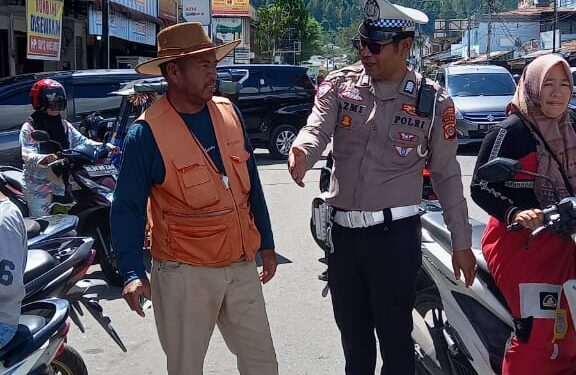 Ciptakan Keamanan Dan Keselamatan, Satlantas Polres Aceh Tengah Berikan Sosialisasi Pada Juru Parkir