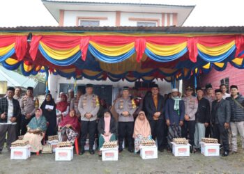 Polres Aceh Tengah Salurkan 20 Paket Sembako Ke Warga Kampung Dedingin Kute Panang