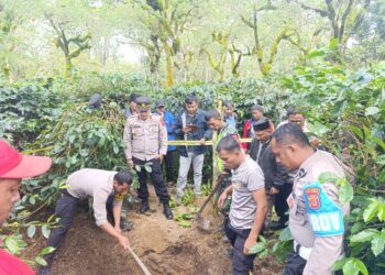 Polres Bener Meriah Dan Warga Temukan Mayat Wanita Di Kebun Kopi