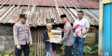 Kapolsek Linge Salurkan Bantuan Sosial untuk Lansia di Kute Robel